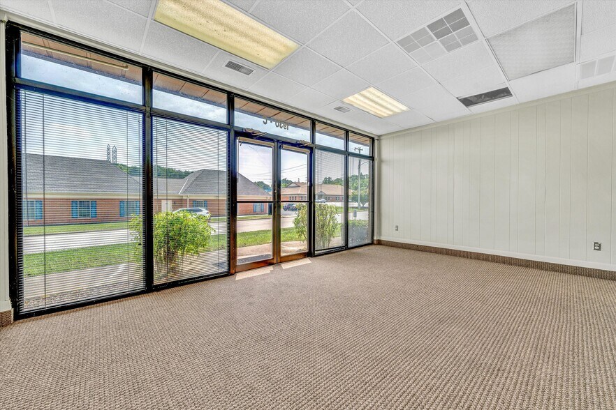 More Photos Of 1930 Braeburn Dr, Salem Medical For Sale