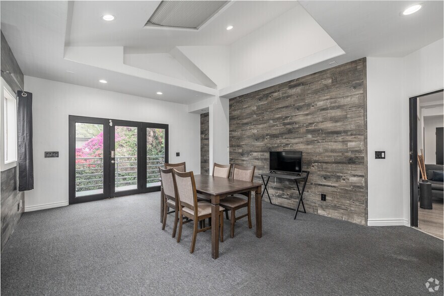 More Photos Of 1952 N Cahuenga Blvd, Los Angeles Movie Radio TVStudio For Lease