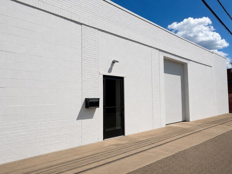 More Photos Of 304-318 N Wooster Ave, Dover Flex For Lease