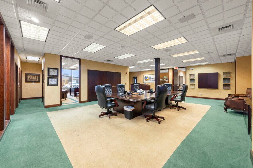 More Photos Of 10S660 Kingery Hwy, Willowbrook Office For Sale