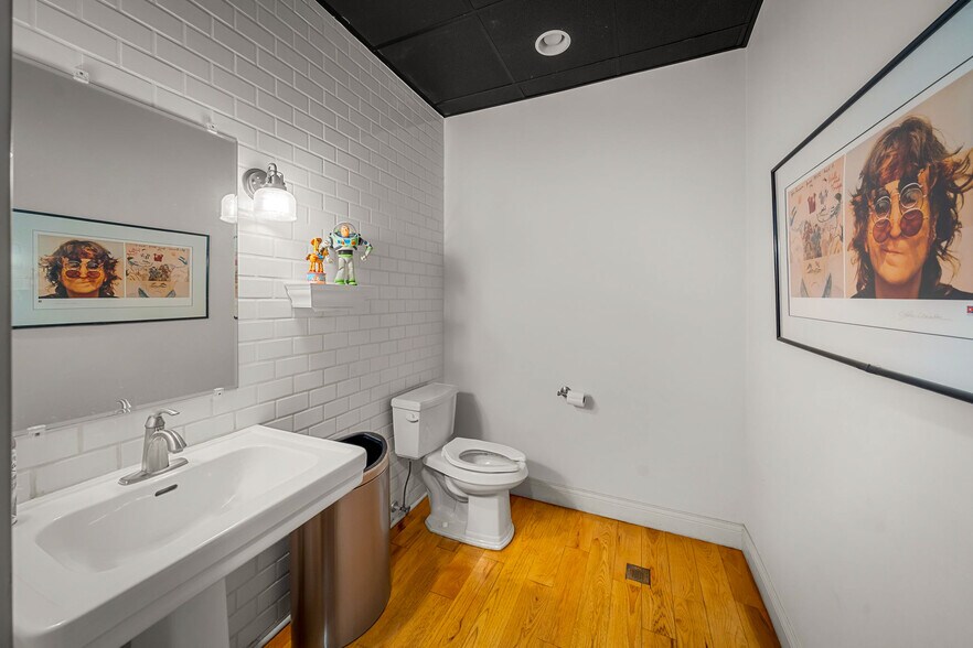 More Photos Of 3024 Locust St, Saint Louis Storefront For Sale