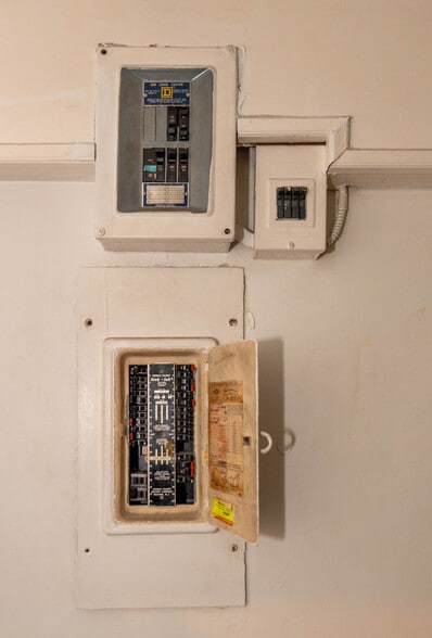 More Photos Of 5900 York Rd, Baltimore Storefront Retail Office For Sale