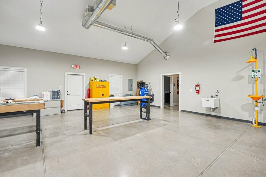 More Photos Of 132 Byrd Way, Warner Robins Office For Sale