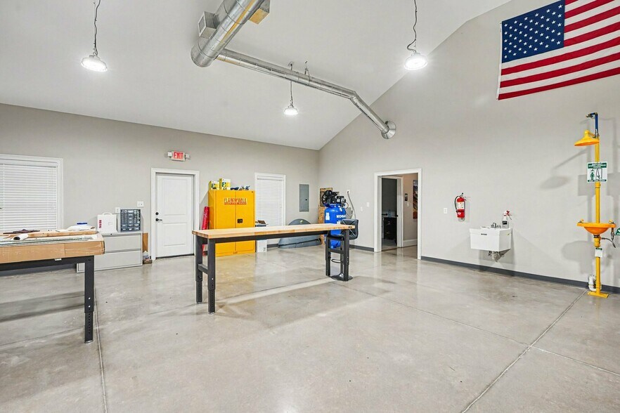 More Photos Of , Warner Robins Office For Sale