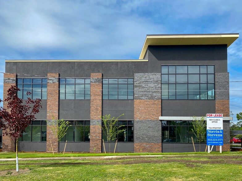 More Photos Of 735 E Clarendon St, Gladstone Office For Sale