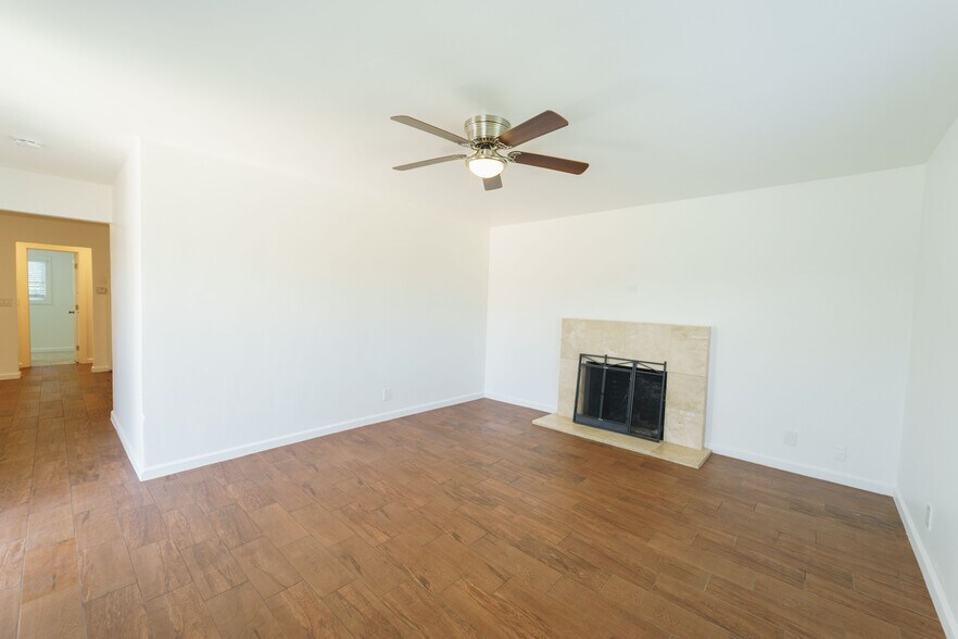 More Photos Of 562-564 11th St, Imperial Beach Apartments For Sale
