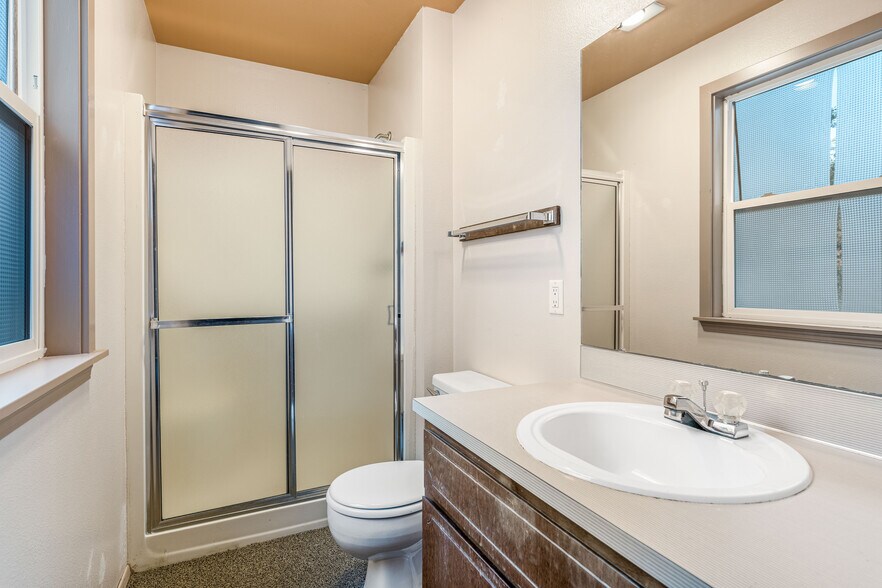 More Photos Of 712 Avenue D, Snohomish Storefront Retail Office For Sale