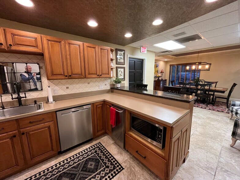 More Photos Of 6600 10th Ave N, Saint Petersburg Medical For Sale