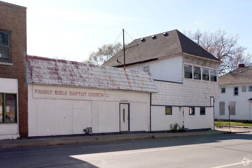 More Photos Of 2305 E Michigan St, Indianapolis Flex For Sale