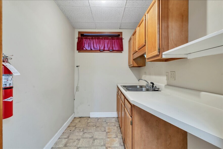 More Photos Of 356-358 Campbell Ave NW, Roanoke Office For Sale