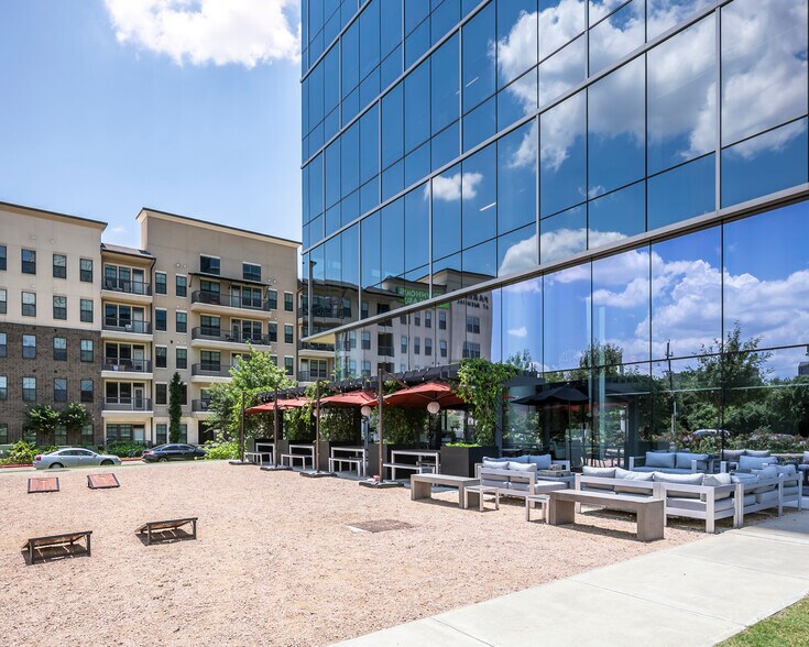 More Photos Of 15375 Memorial Dr, Houston Office For Lease