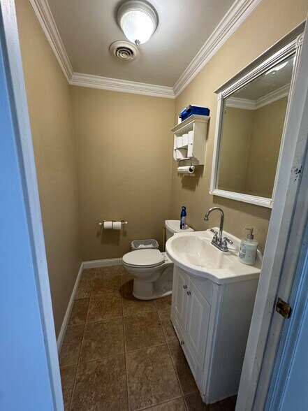 More Photos Of 2707 Wilmington Pike, Kettering Storefront Retail Office For Lease