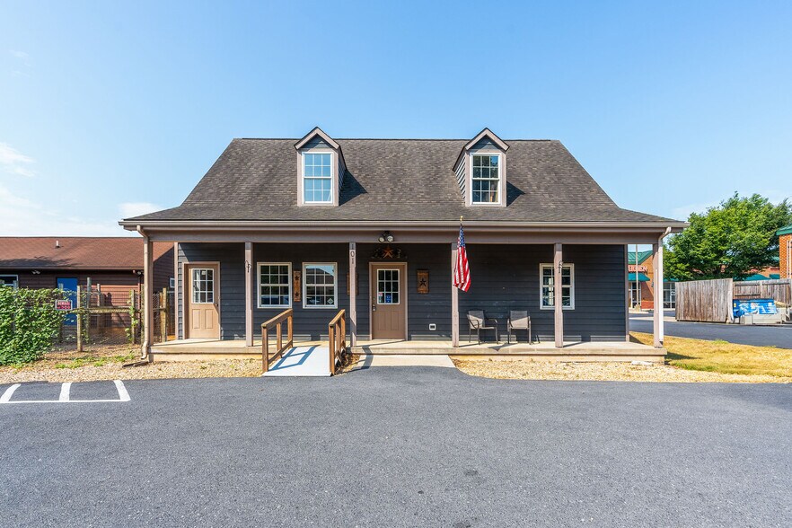 Primary Photo Of 101 Lucy Ln, Waynesboro Office Residential For Lease