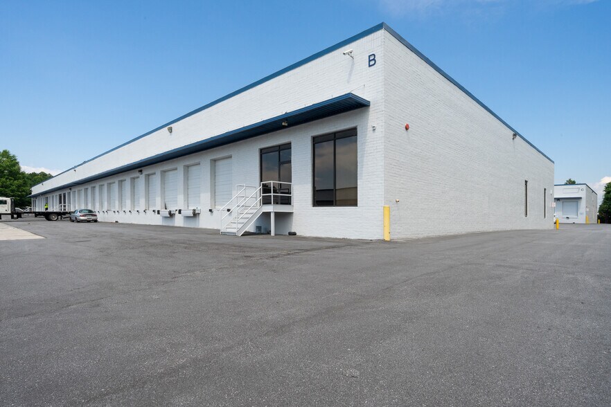 More Photos Of 4820 Clark Howell Hwy, College Park Warehouse For Lease