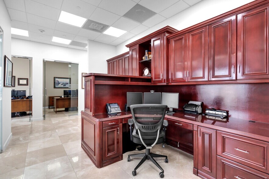 More Photos Of 2020 Ponce De Leon Blvd, Coral Gables Office For Sale