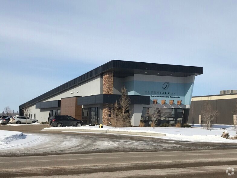 More Photos Of 518 Laura Av, Red Deer County Office For Lease