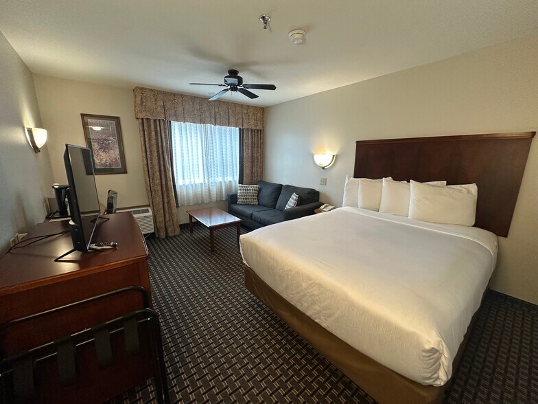 More Photos Of 1011 Rio Grande Ave, Gunnison Hotel For Sale