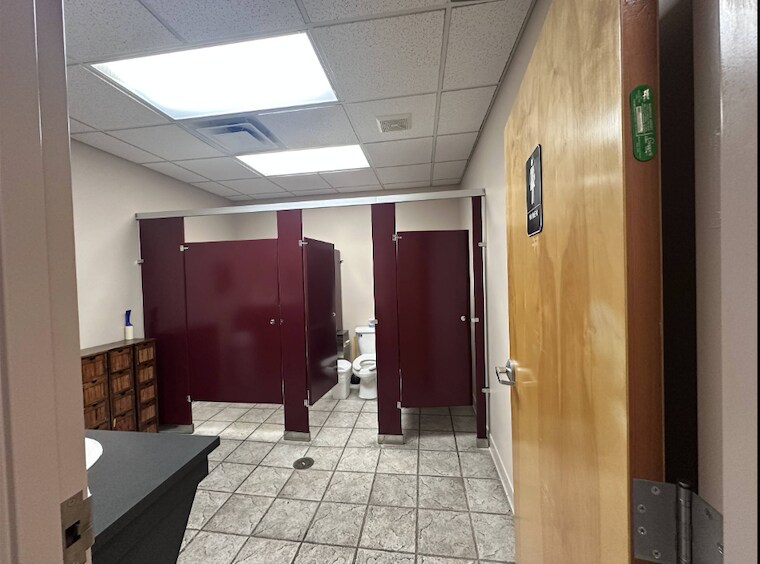 More Photos Of 2400 S Main St, Corbin Flex For Sale