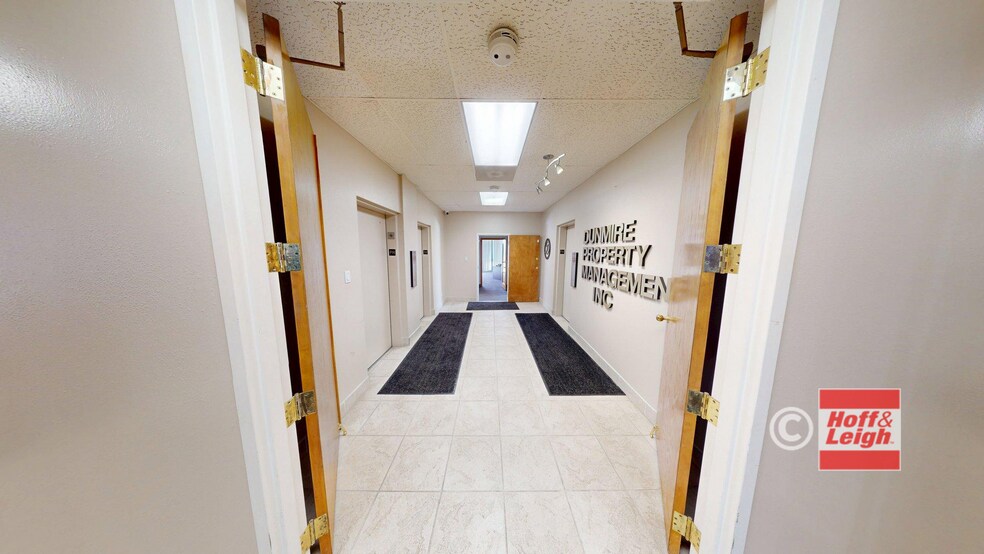 More Photos Of 411 Lakewood Cir, Colorado Springs Hotel For Sale