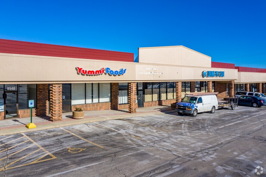 More Photos Of 8600-8604 W Brown Deer Rd, Milwaukee General Retail For Sale