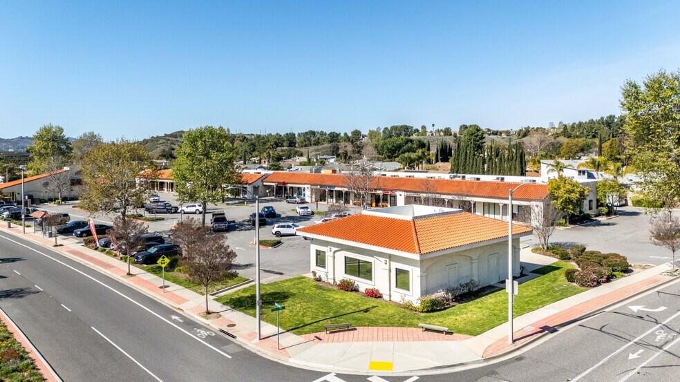 More Photos Of 14711 Princeton Ave, Moorpark Freestanding For Sale