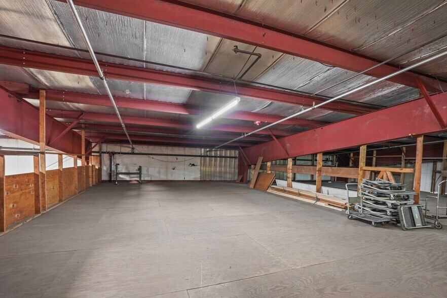 More Photos Of 6 Lark Industrial Pky, Greenville Self Storage For Lease
