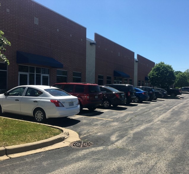 More Photos Of 941 S McLean Blvd, Elgin Warehouse For Lease