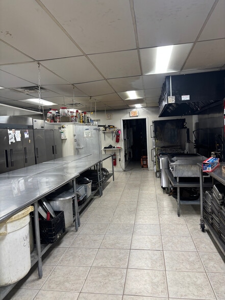 More Photos Of 7822-7860 Beechcraft Ave, Gaithersburg Light Manufacturing For Sale