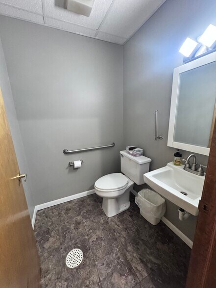 More Photos Of 217 N Randolph St, Macomb Office For Sale