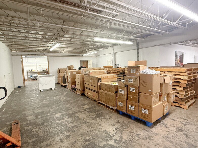 More Photos Of 870 W 25th St, Hialeah Warehouse For Lease