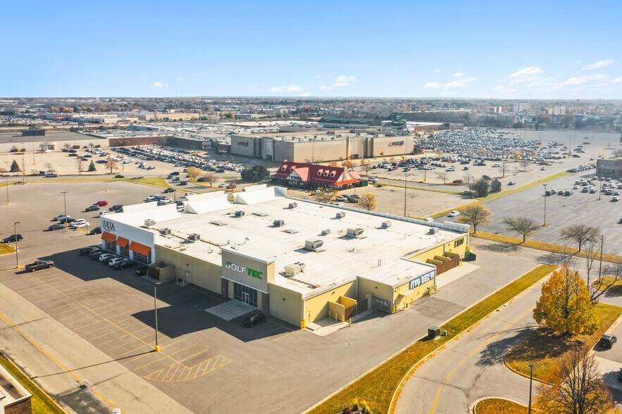 More Photos Of 4411 W Wisconsin Ave, Appleton Freestanding For Sale