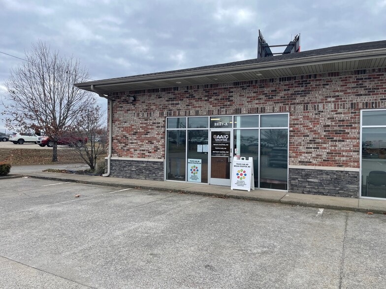 Primary Photo Of 2237 Lowes Dr, Clarksville Storefront Retail Office For Lease