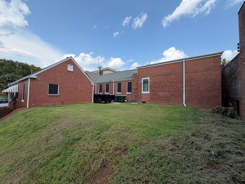More Photos Of 131 W 2nd St, Rutherfordton Medical For Lease
