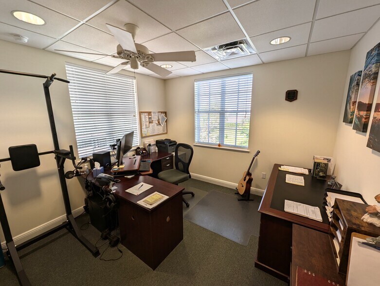 More Photos Of 1575 Indian River Blvd, Vero Beach Office For Lease