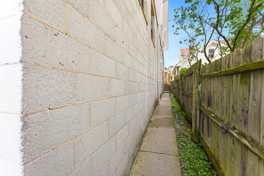 More Photos Of 320 Watts St, Morgantown Apartments For Sale
