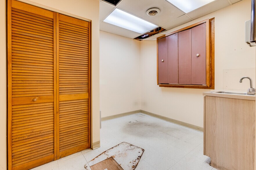 More Photos Of 6300 Forward Ave, Pittsburgh Storefront Retail Residential For Lease