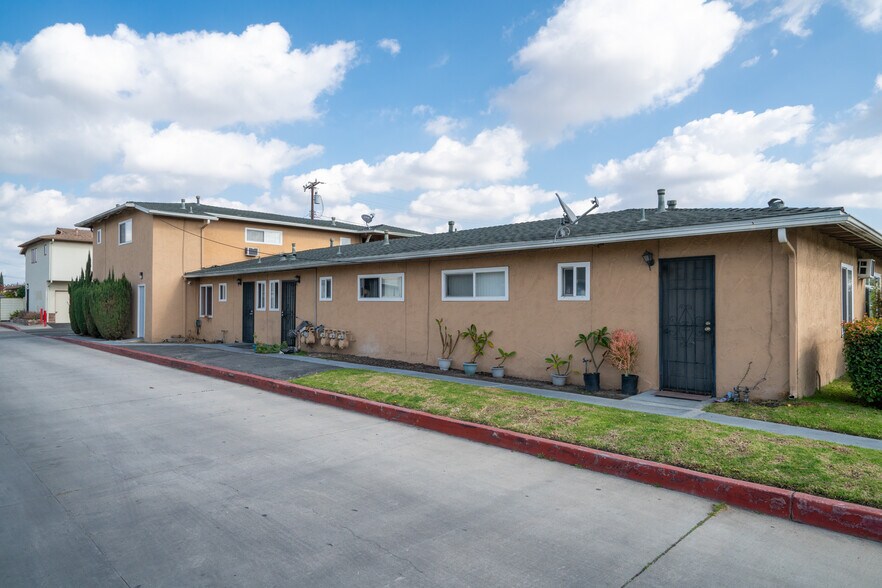 More Photos Of 2135 W Ball Rd, Anaheim Apartments For Sale