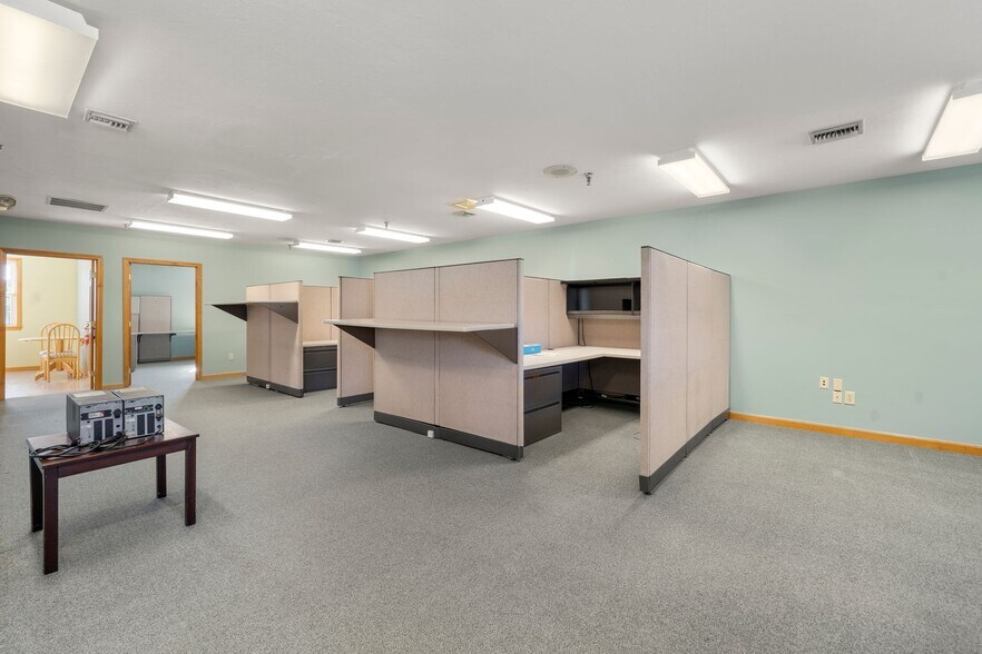 More Photos Of 4-6 Barlows Landing Rd, Pocasset Storefront Retail Office For Sale