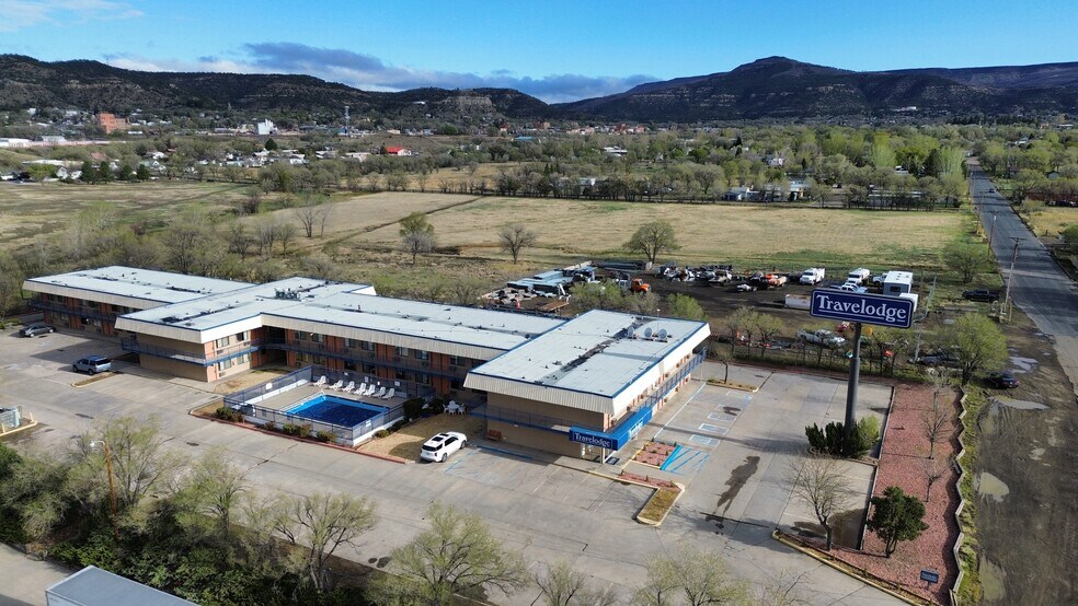 More Photos Of 1600 Cedar St, Raton Hotel For Sale