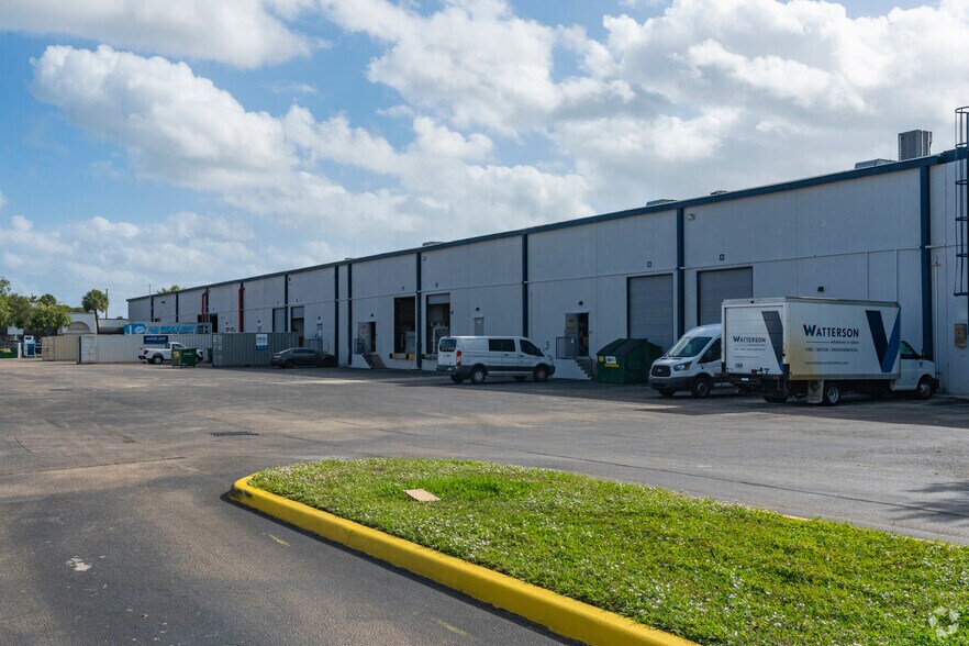 More Photos Of 6500 NW 12th Ave, Fort Lauderdale Distribution For Lease