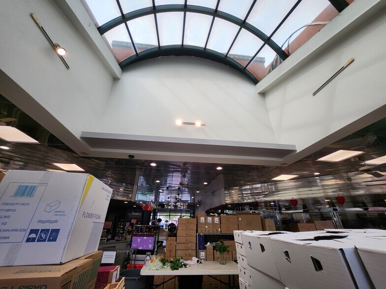 More Photos Of 4310-4340 Genesee Ave, San Diego Unknown For Lease