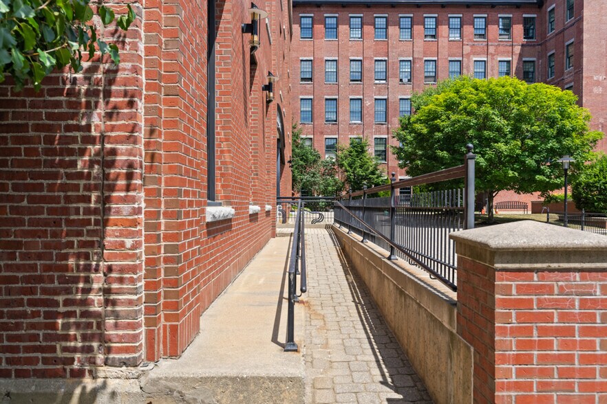 More Photos Of 140 Mill St, Lewiston Office Residential For Sale