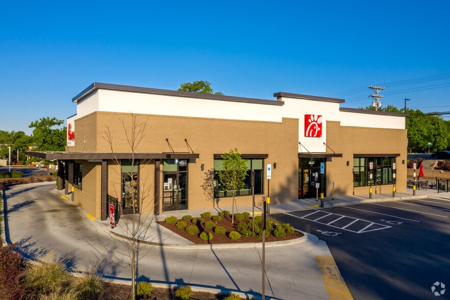 More Photos Of 3333-3351 Pineville Matthews Rd, Charlotte Unknown For Lease