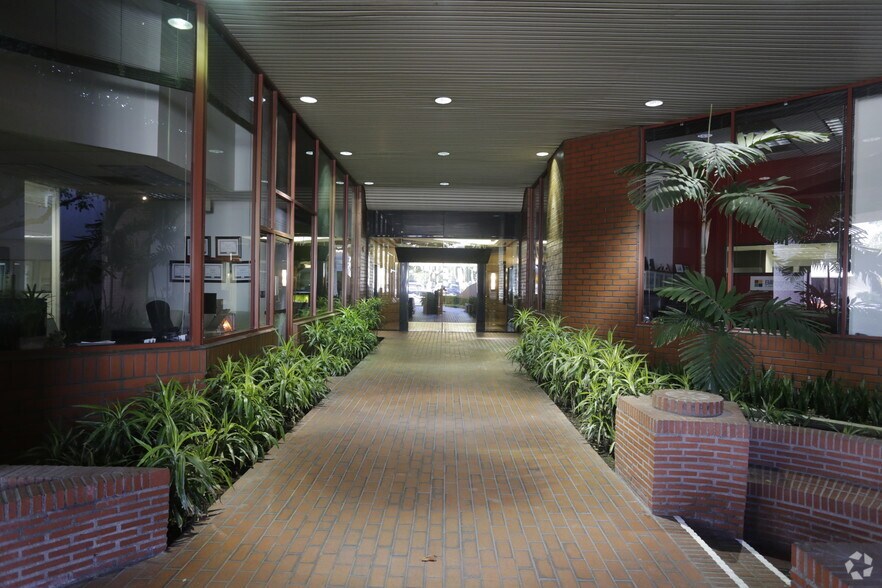 More Photos Of 11812 W San Vicente Blvd, Los Angeles Office For Lease