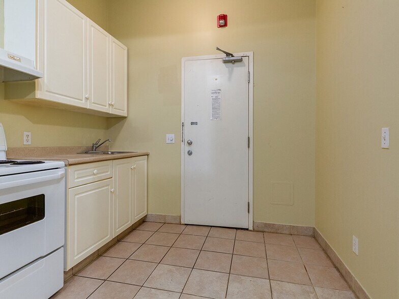 More Photos Of 122 5 St S, Lethbridge Apartments For Sale