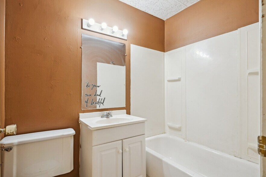 More Photos Of 121 N Main St, Mount Pleasant Restaurant For Sale