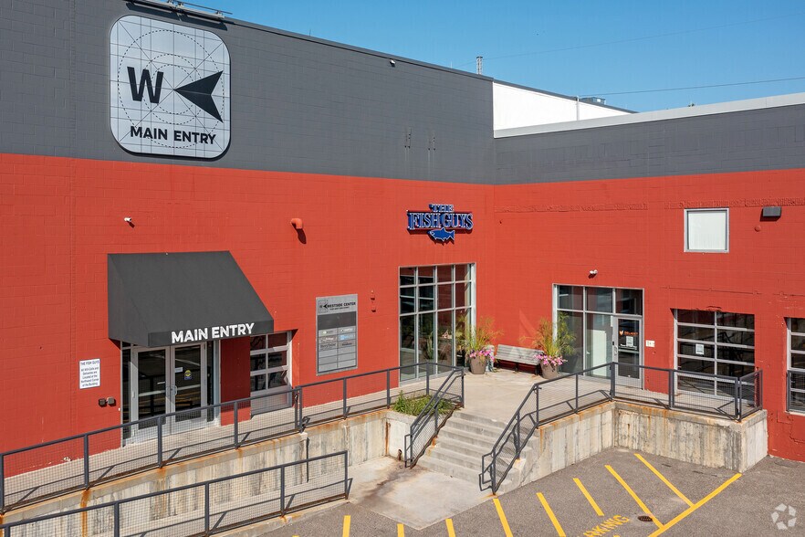 More Photos Of 5320 W 23rd St, Saint Louis Park Showroom For Lease