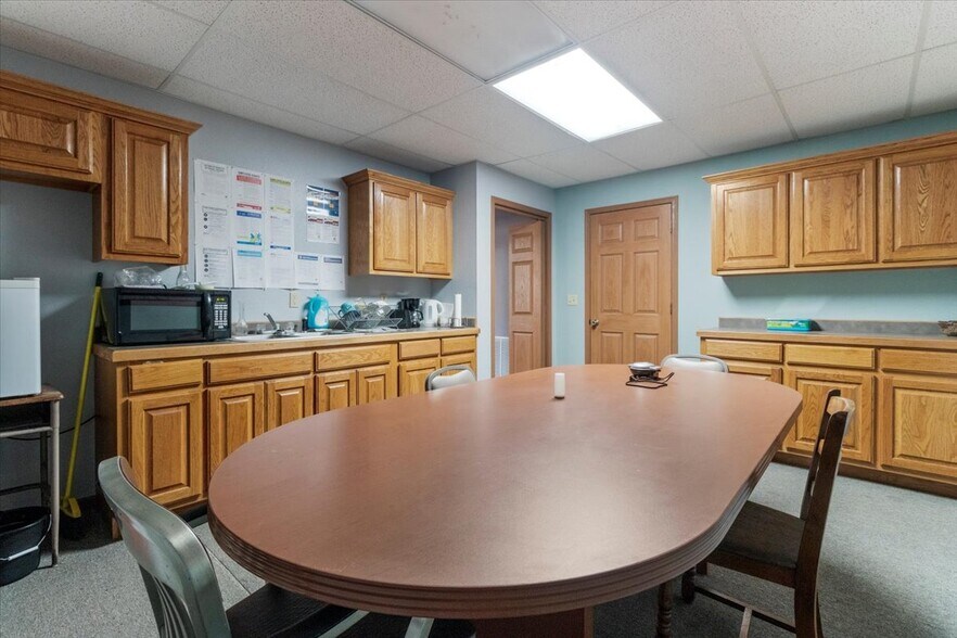 More Photos Of 302 E Washington Ave, Ava General Retail For Sale