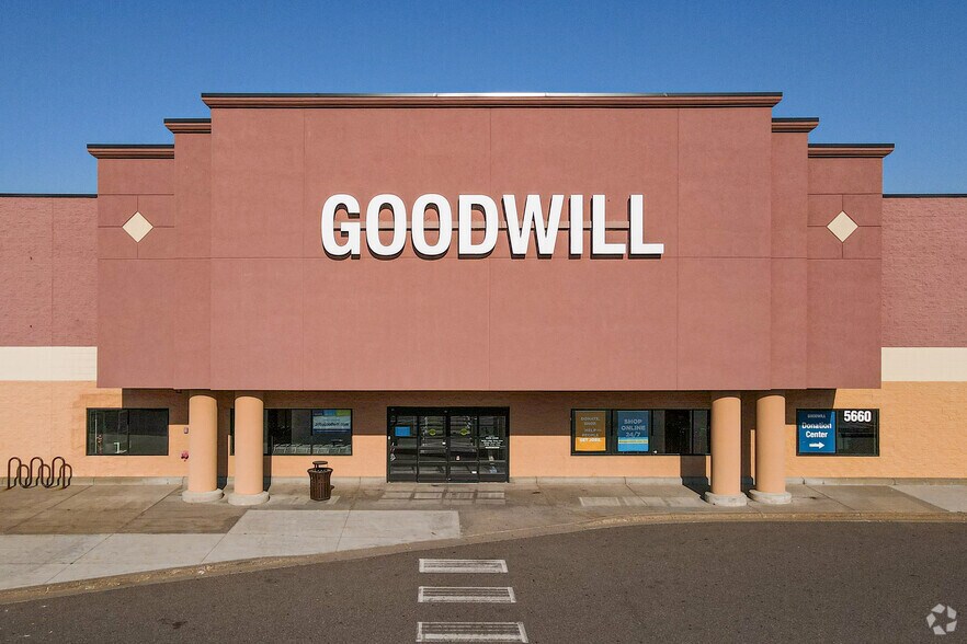 More Photos Of 5660 NE Main St, Fridley Freestanding For Lease