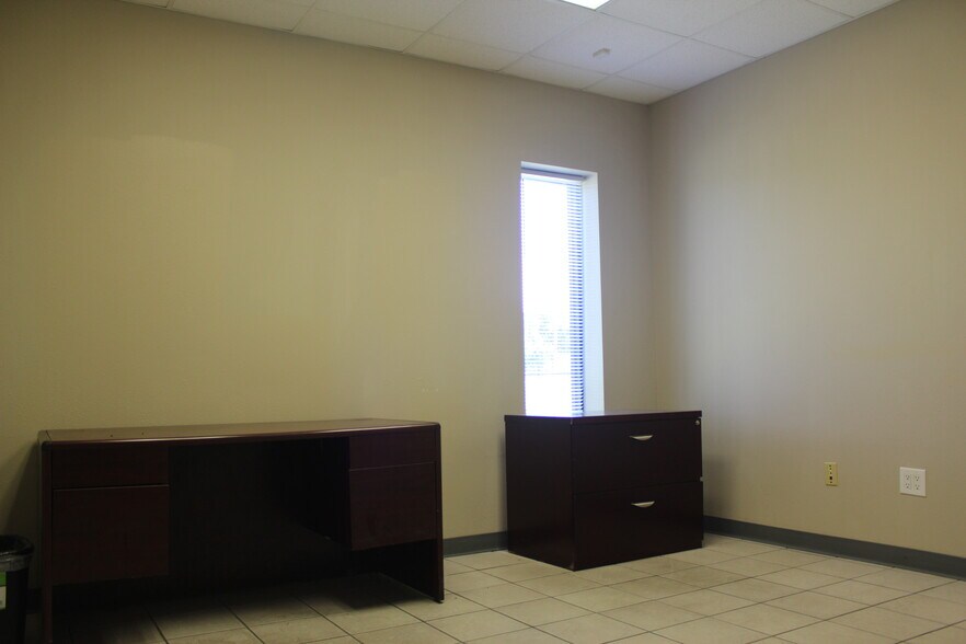 More Photos Of 11117 Mahaffey Rd, Tomball Manufacturing For Sale